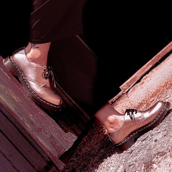 rose gold dr martens